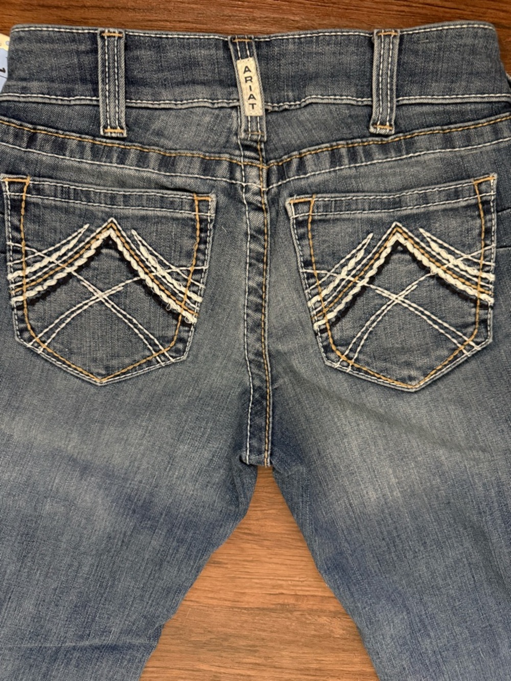 Ariat Women's Faded Blue Embroidered Back Pocket Bootcut Jeans size 26R